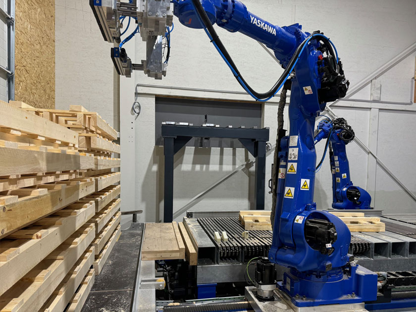 Roboter-System in der Palettenproduktion